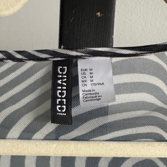 NWOT H&M Zebra mesh Women's Top tie front - Picture 4 of 4